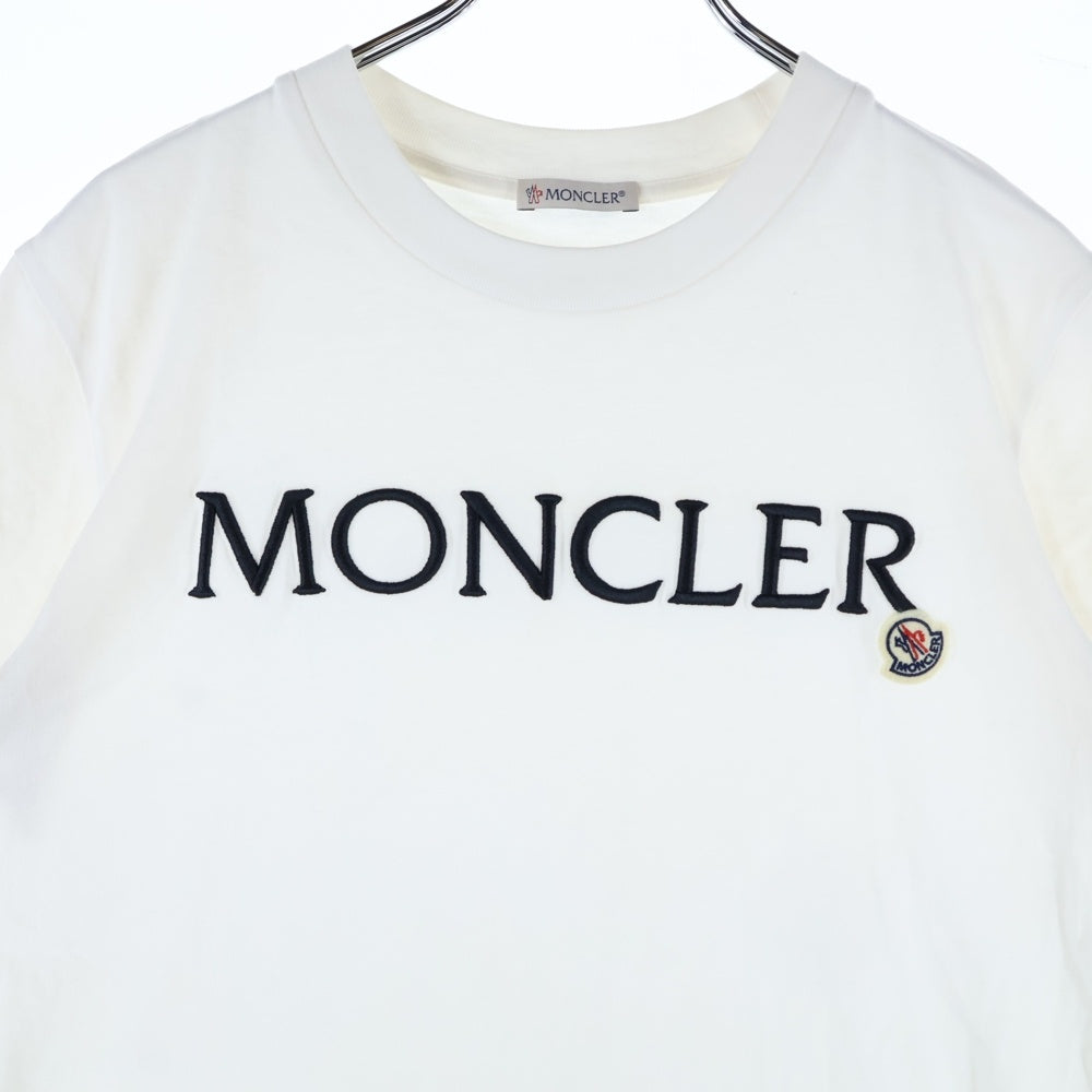 MONCLER(モンクレール) 23AW フロントロゴ刺繍 ワッペン クルーネック 半袖Tシャツ カットソー ホワイト I20938C00016 829HP