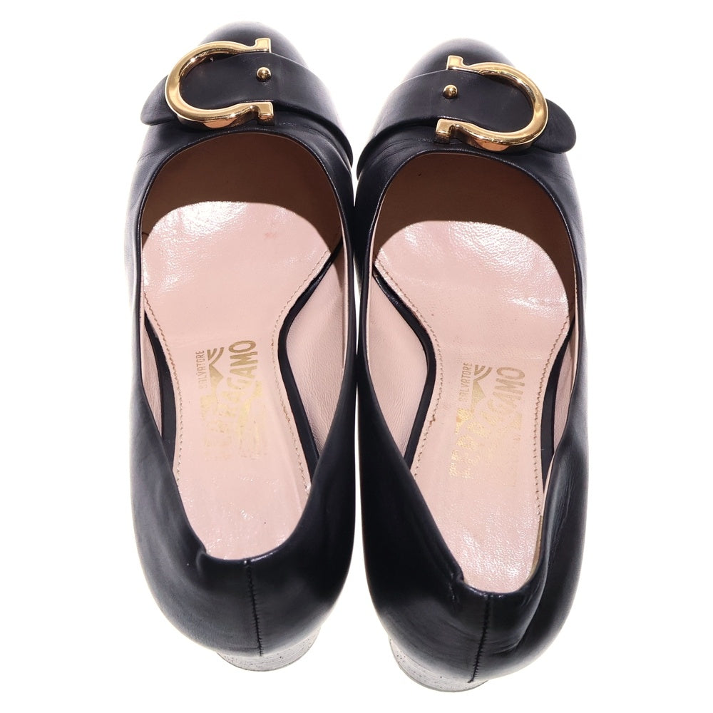 FERRAGAMO(フェラガモ) ガンチーニ バックル ベルトデザイン ヒール パンプス シューズ ゴールド金具 ブラック レディース