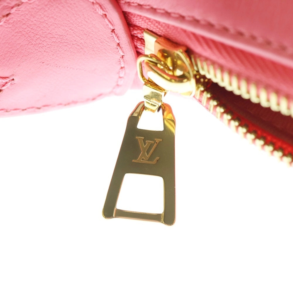 ピンクとホワイトのグラニーバッグ luis vuitton Louis Vuitton Pink Quilted Leather New Wave Chain MM Bag