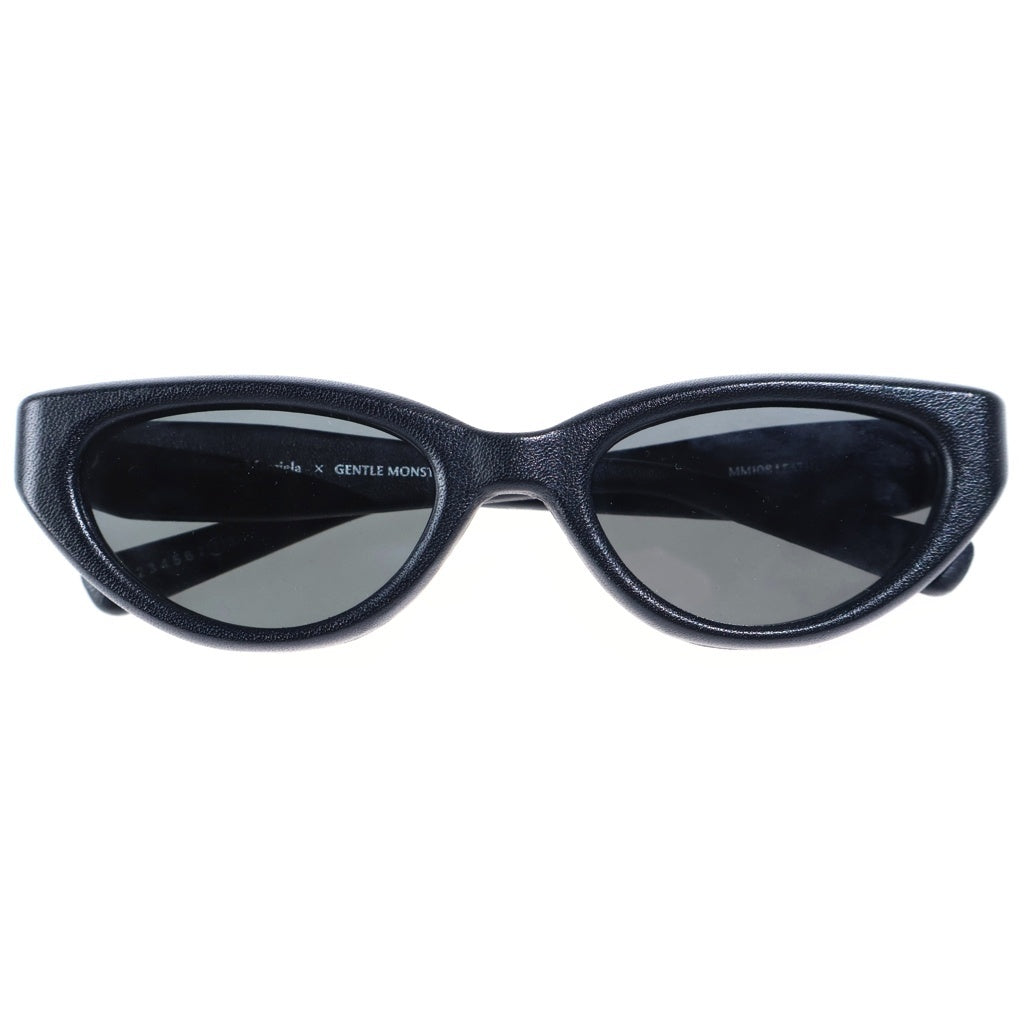GENTLE MONSTER(ジェントルモンスター) ×Maison Margiela MM108 Leather キャットアイシェイプ サングラス アイウェア 54□21-145 ブラック レディース