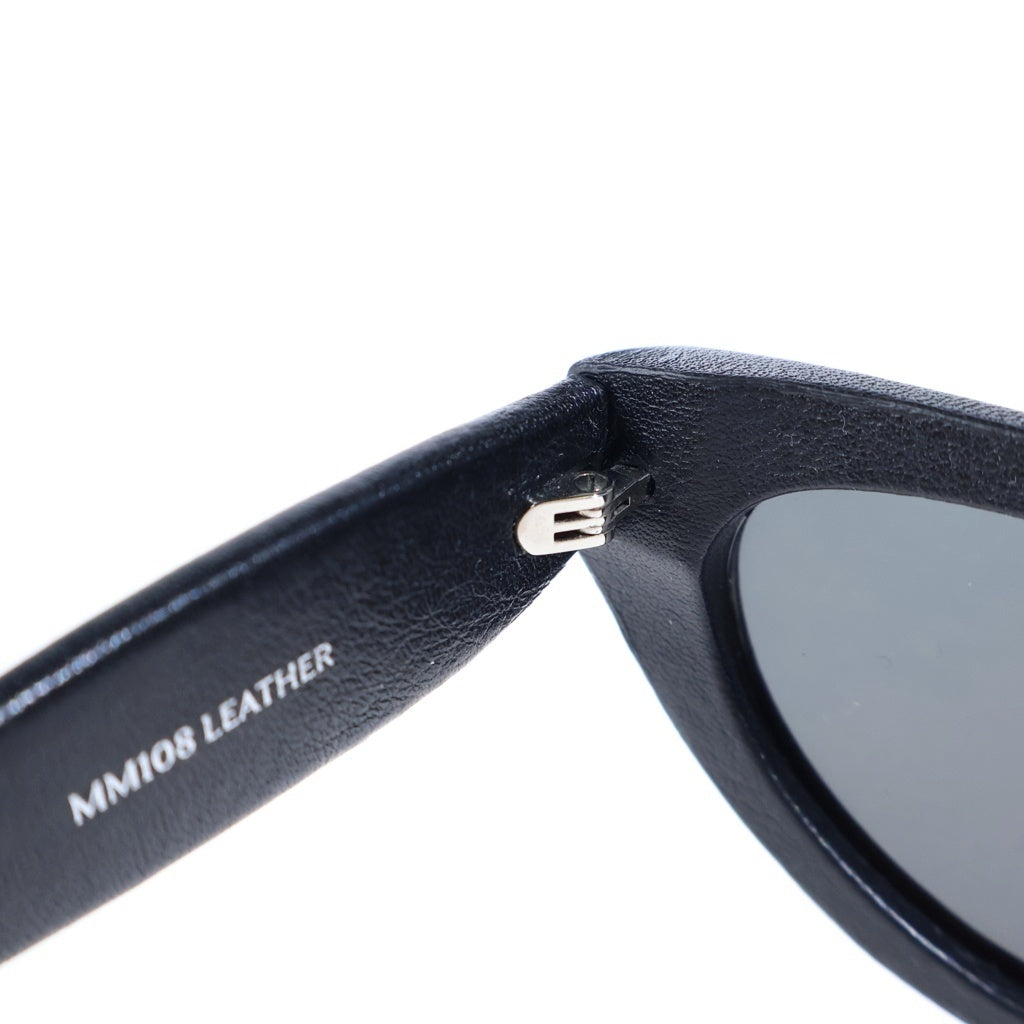 GENTLE MONSTER(ジェントルモンスター) ×Maison Margiela MM108 Leather キャットアイシェイプ サングラス アイウェア 54□21-145 ブラック レディース