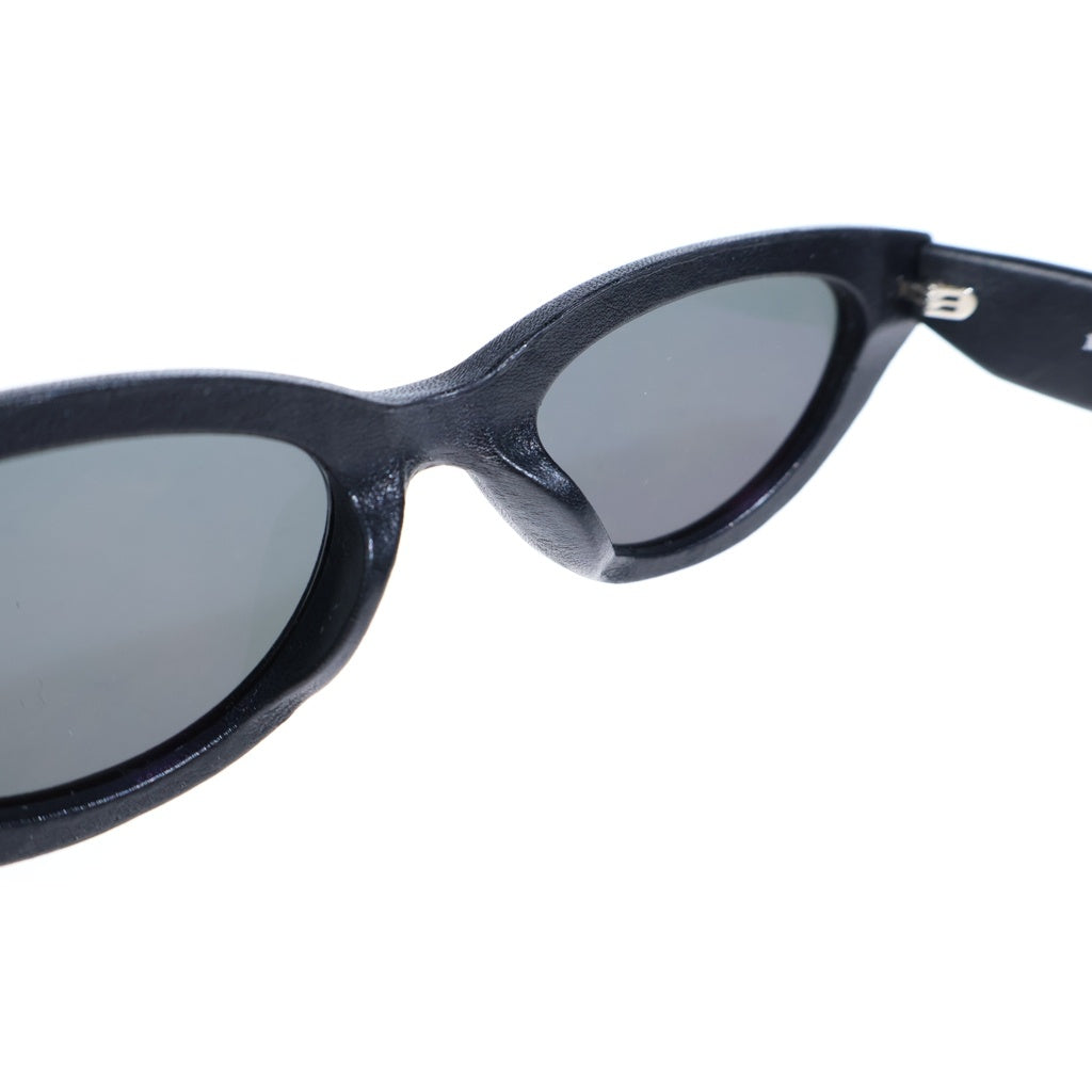 GENTLE MONSTER(ジェントルモンスター) ×Maison Margiela MM108 Leather キャットアイシェイプ サングラス アイウェア 54□21-145 ブラック レディース