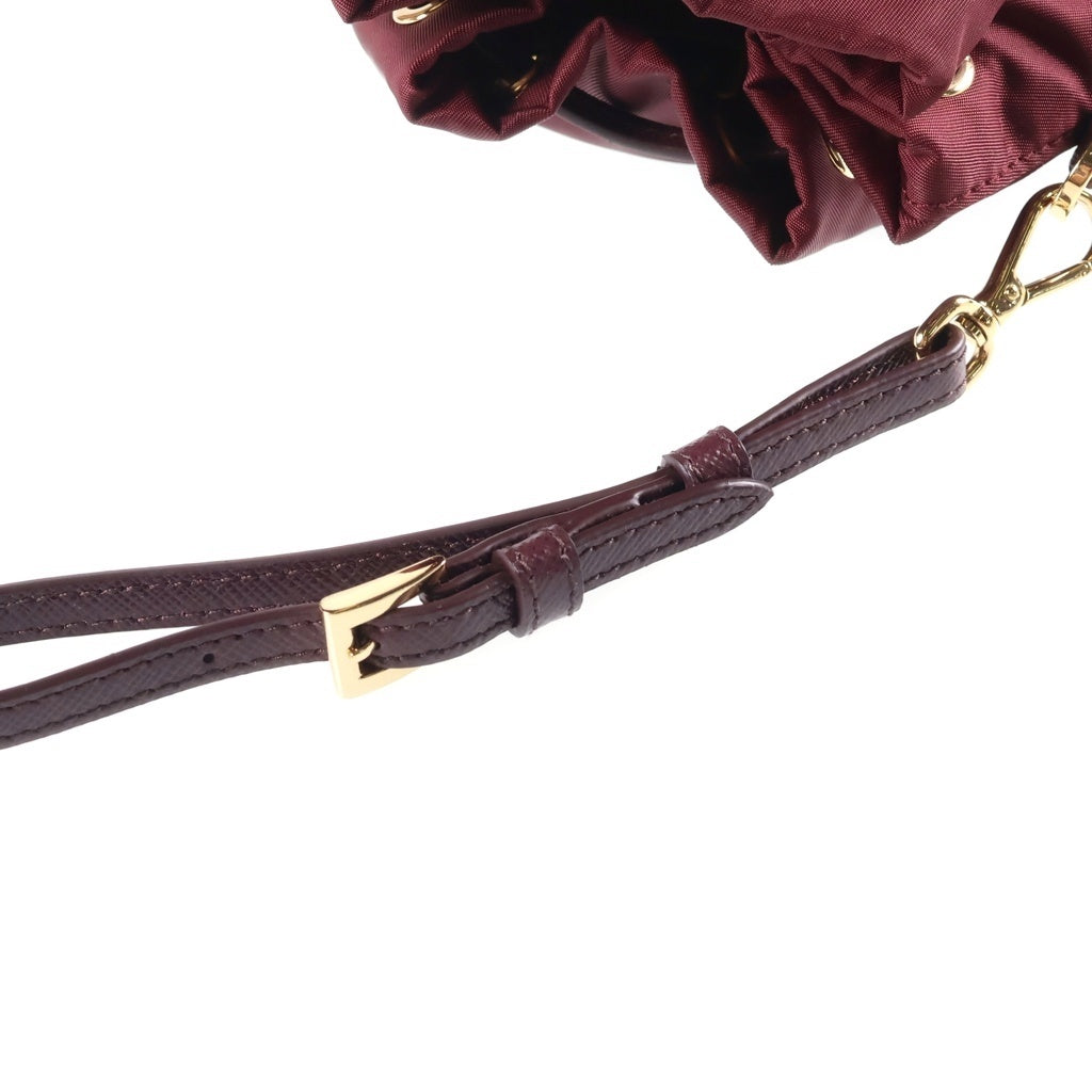 PRADA(プラダ) Re-Nylon トライアングルロゴ 巾着ポーチ ミニバッグ ボルドー ワインレッド レザー×ナイロン 1NS369 ゴールド金具 レディース