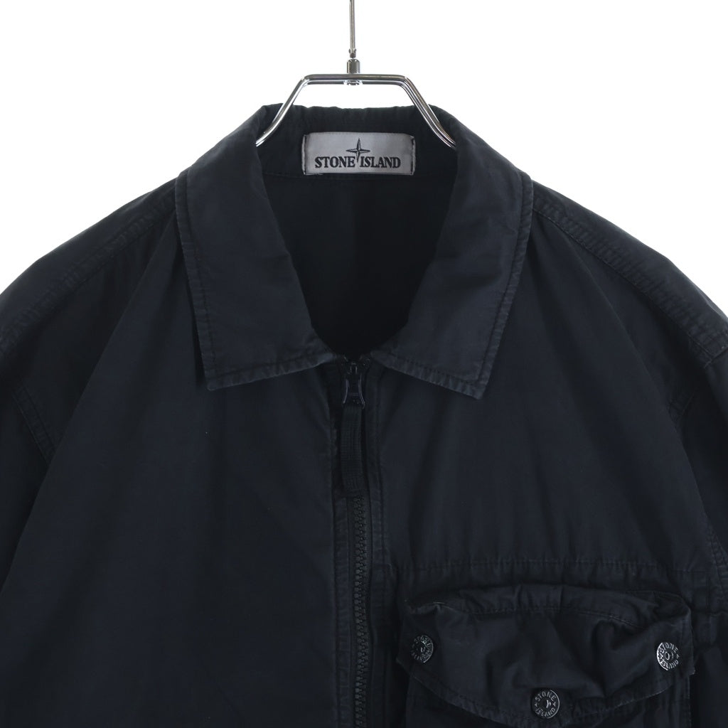 STONE ISLAND(ストーンアイランド) OLD EFFECT ZIP OVERSHIRT BLACK ブラックロゴワッペン ジップアップブルゾン コットン ガーメントダイ M