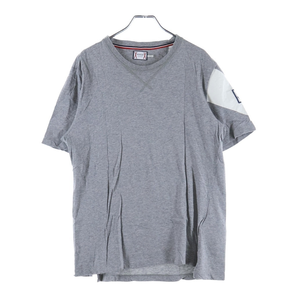 MONCLER GAMME BLEU(モンクレール・ガム・ブルー) 袖ロゴパッチ 半袖Tシャツ カットソー C13918007050 グレー