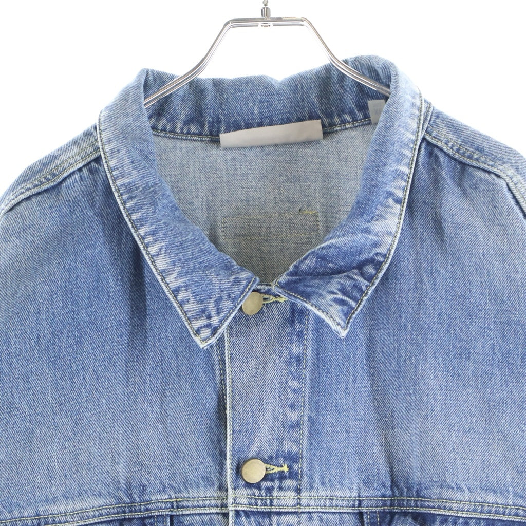 FEAR OF GOD ESSENTIALS(フィアオブゴッド エッセンシャルズ) ユーズド加工 オーバーサイズ トラッカー デニムジャケット インディゴ 202SU224140F