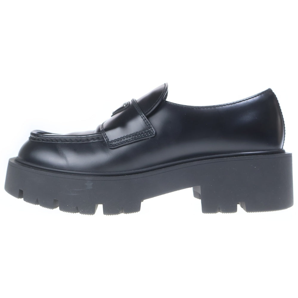 PRADA(プラダ) 三角プレート トライアングル ロゴ ブラッシュド レザー ローファー ブラック 2DG152