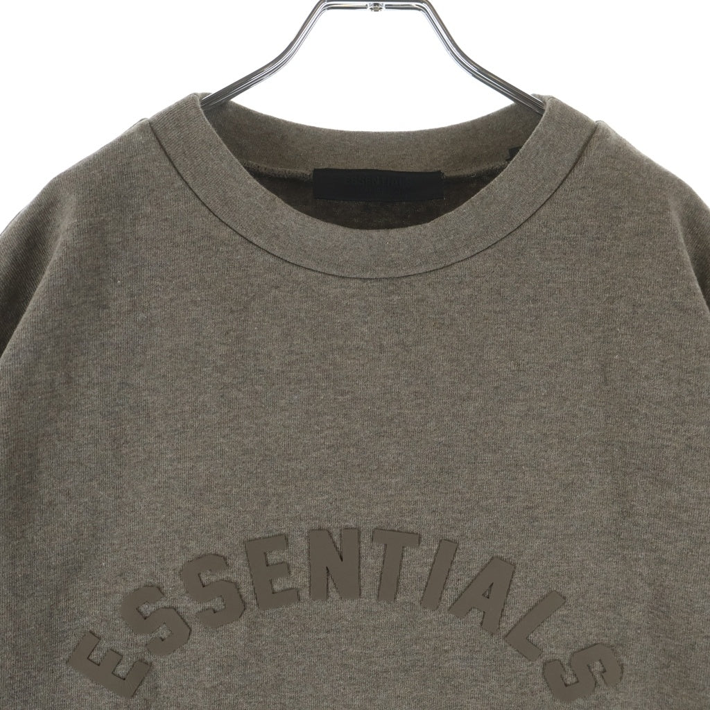 FEAR OF GOD ESSENTIALS(フィアオブゴッド エッセンシャルズ) フロント ラバーロゴ クルーネック 半袖 カットソー Tシャツ ブラウン