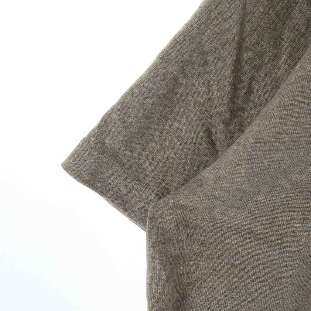 FEAR OF GOD ESSENTIALS(フィアオブゴッド エッセンシャルズ) フロント ラバーロゴ クルーネック 半袖 カットソー Tシャツ ブラウン