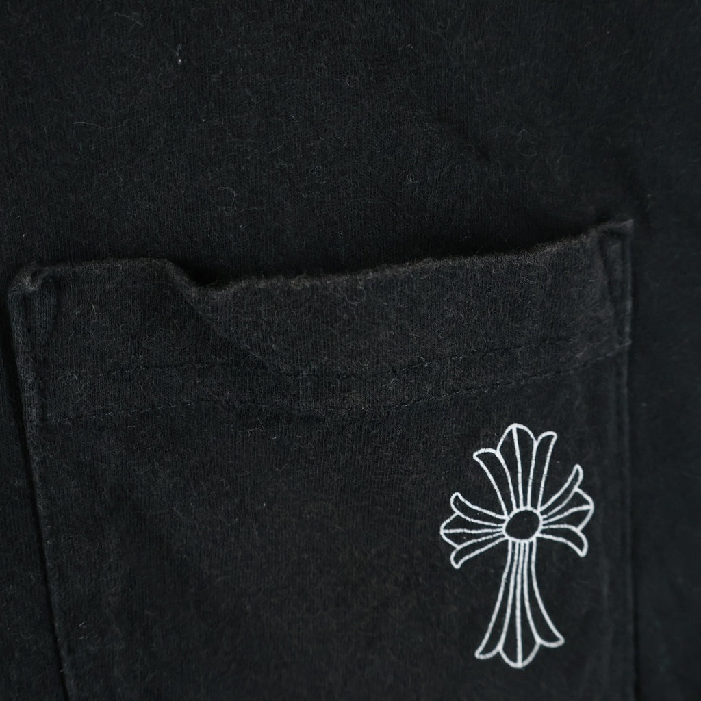 CHROME HEARTS(クロムハーツ) Back Cross Neck Logo Tee バッククロスネックロゴ半袖Tシャツ ポケット付き ブラック