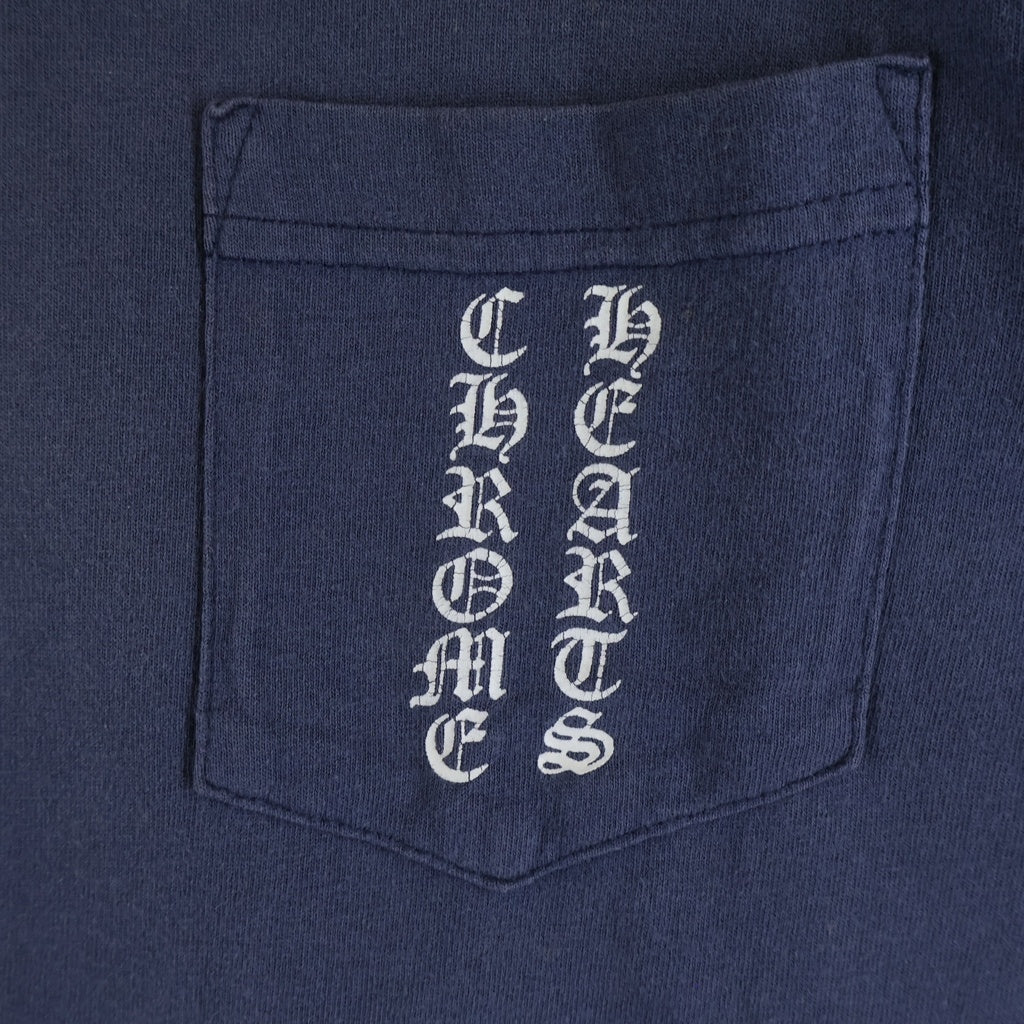 CHROME HEARTS(クロムハーツ) OLD Scroll Label オールド スクロールラベル 胸元ポケットプリントTシャツ カットソー ネイビー