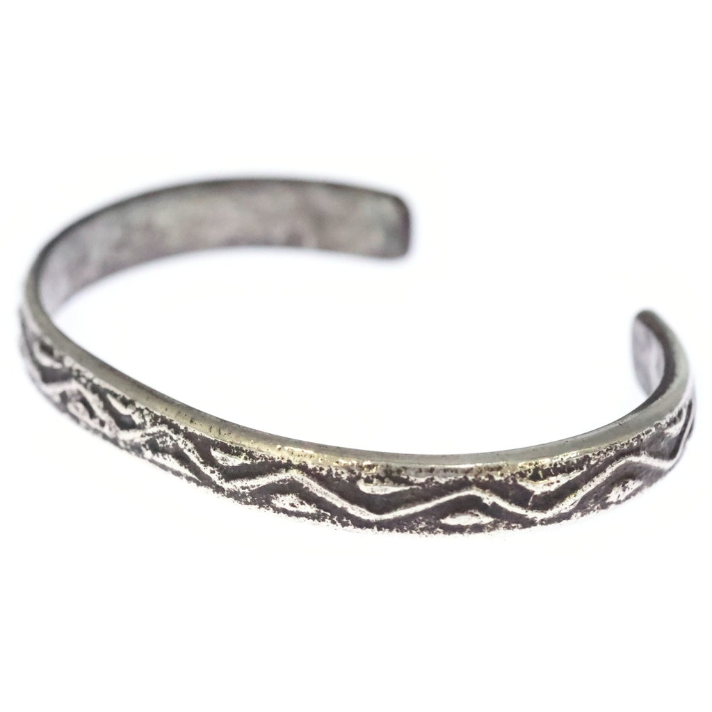 INDIAN JEWELRY(インディアンジュエリー) NAVAJO Ira.T.Custer ナバホ族 アイラ T カスター トゥファキャスト バングル シルバー