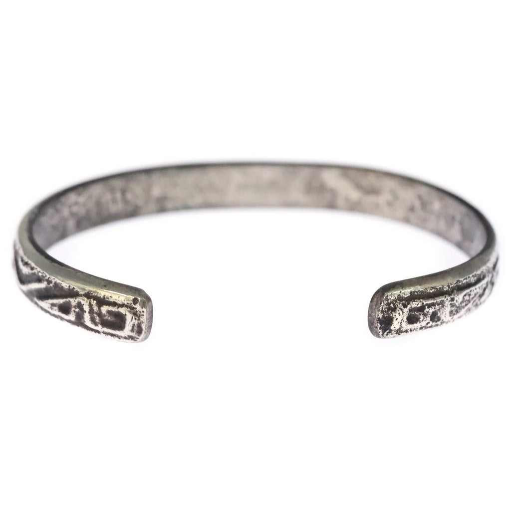 INDIAN JEWELRY(インディアンジュエリー) NAVAJO Ira.T.Custer ナバホ族 アイラ T カスター トゥファキャスト バングル シルバー
