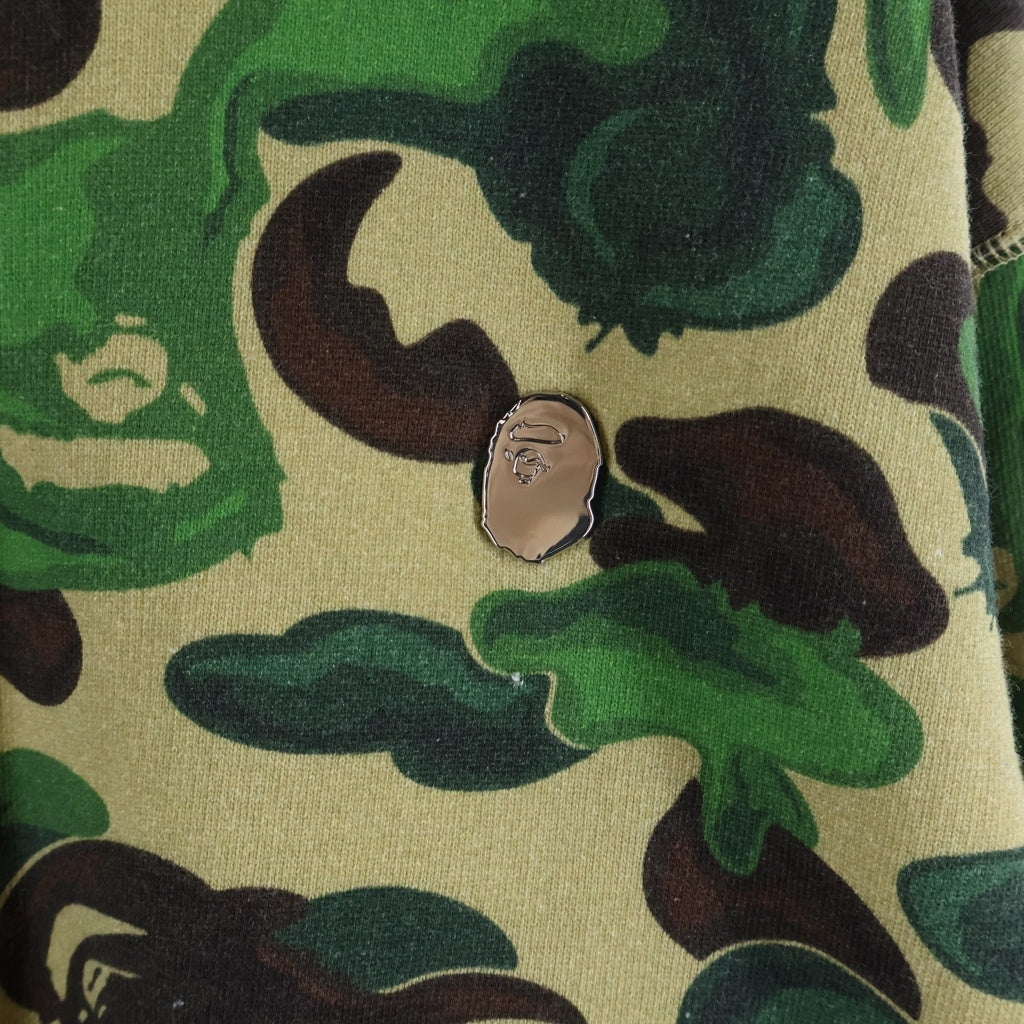 A BATHING APE(アベイシングエイプ) Art Camo Metal One Point Crewneck アートカモ柄 メタルワンポイント クルーネックスウェットシャツ トレーナー カーキ レディース 001SWJ8010541