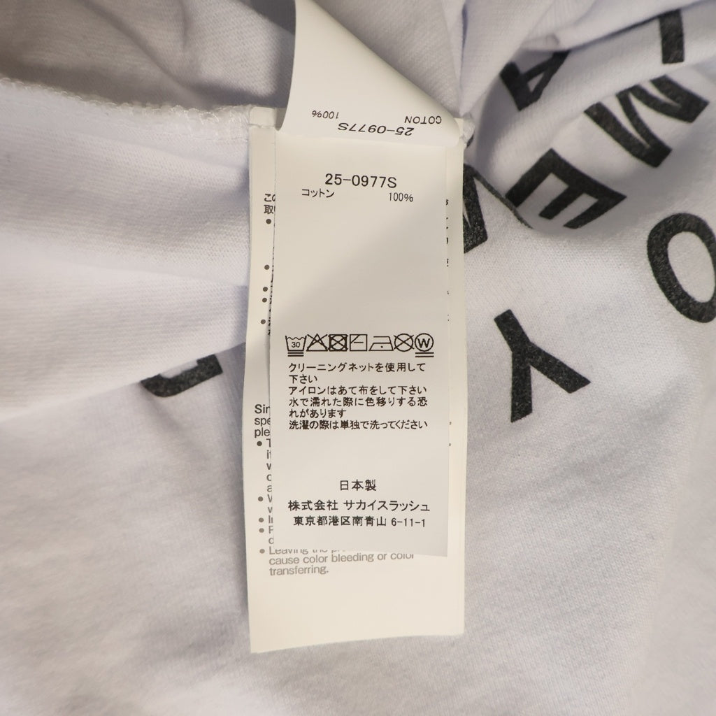 Sacai(サカイ) 25SS Flock Print T-Shirt フロッキープリント フロックスローガン 半袖 Tシャツ カットソー ホワイト 25-0977S