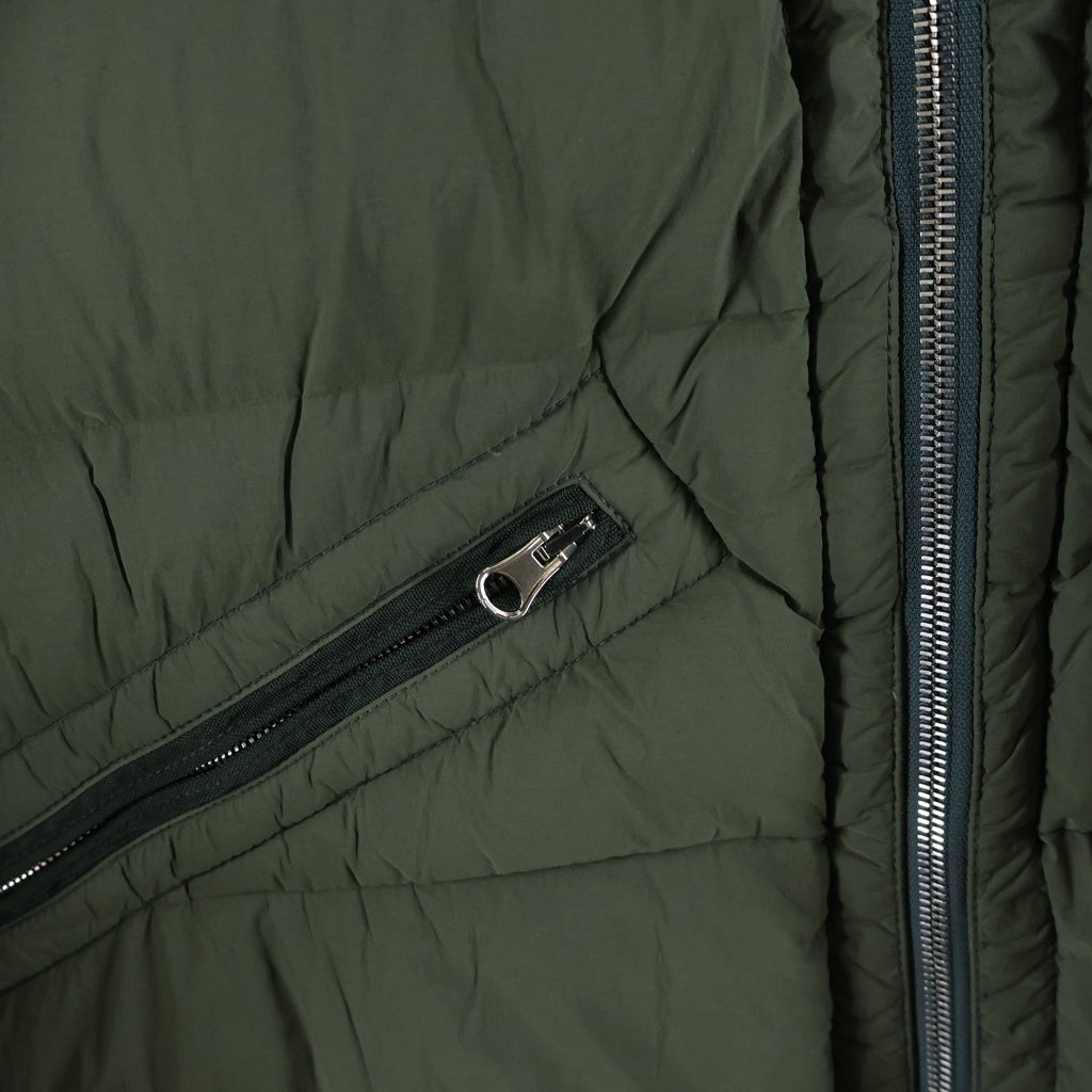 STONE ISLAND(ストーンアイランド) 24AW SEAMLESS TUNNEL NYLON DOWN ナイロン ジップアップ ダウンジャケット アウター グリーン 811543028