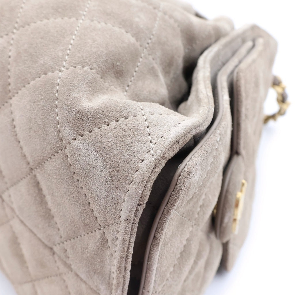 CHANEL(シャネル) シャネル25 スモール チェーンショルダーバッグ スエード レザー ゴールド金具 グレー プレート レディース