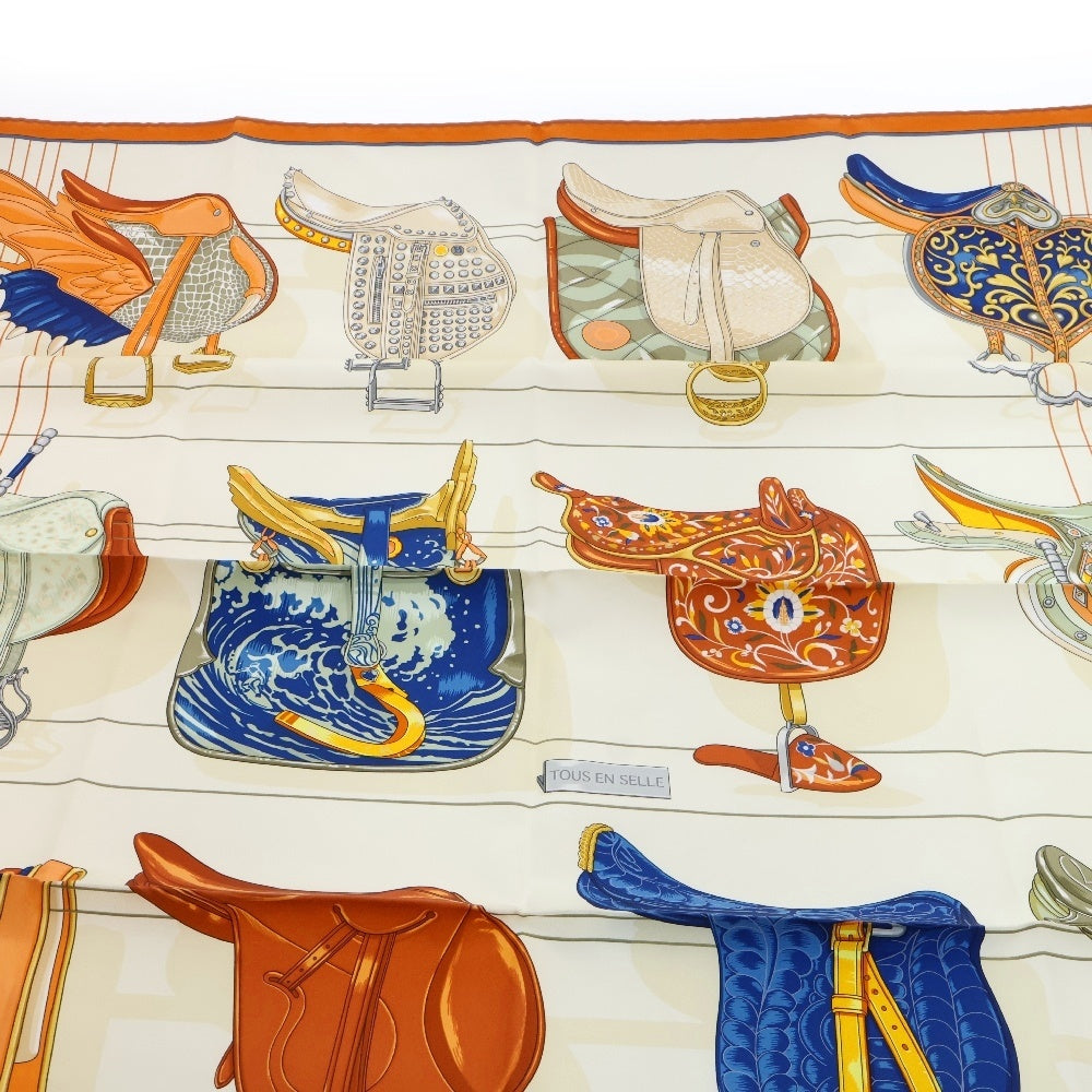 HERMES(エルメス) カレ90 TOUS EN SELLE すべては鞍の中に ホワイト オレンジ スカーフ