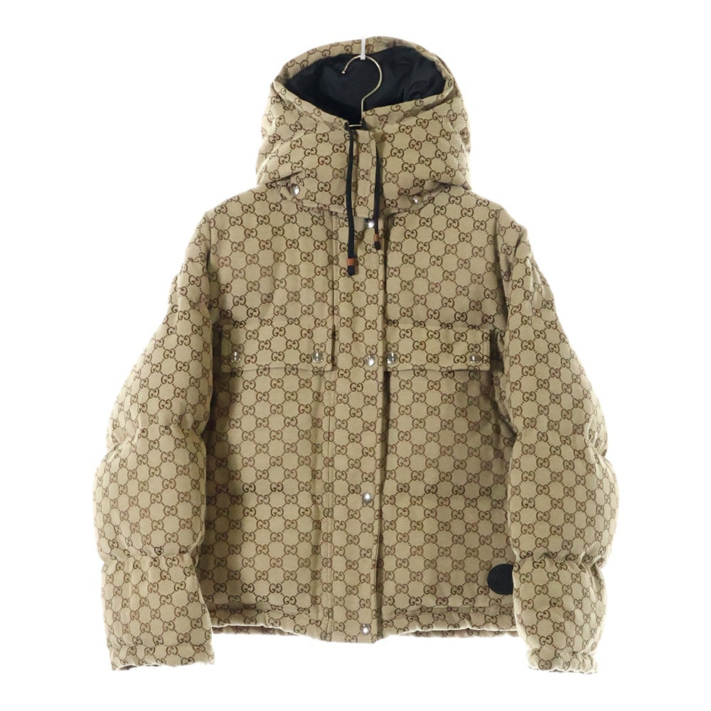 GUCCI(グッチ) GGキャンバス 総柄 インターロッキングG レザーロゴパッチ フーデッド ジップアップ ダウンジャケット ベージュ 717558