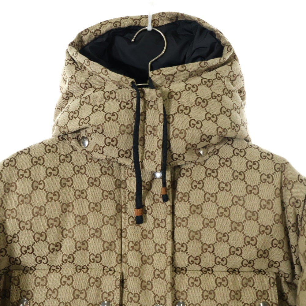 GUCCI(グッチ) GGキャンバス 総柄 インターロッキングG レザーロゴパッチ フーデッド ジップアップ ダウンジャケット ベージュ 717558
