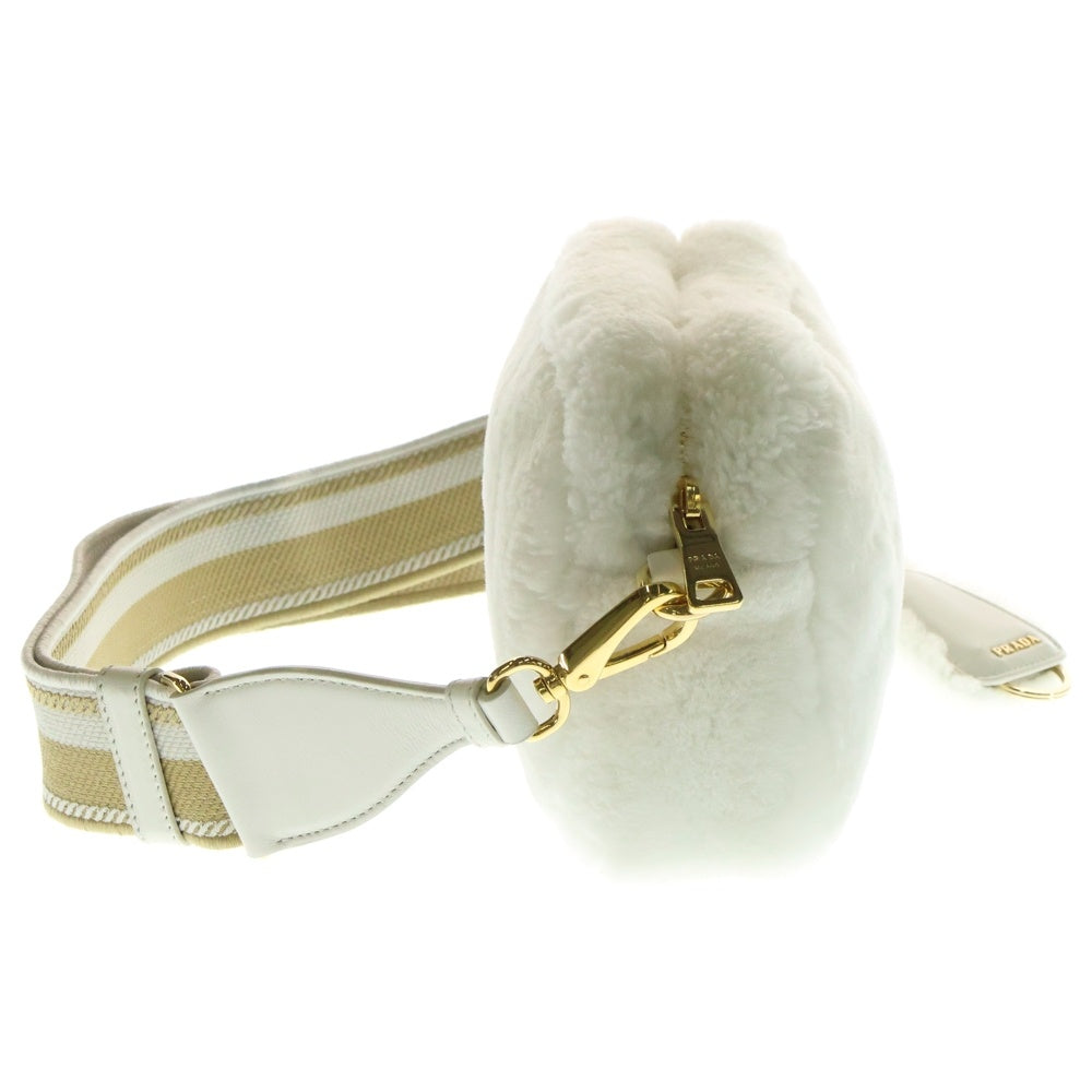 PRADA(プラダ) シアリング ショルダーバッグ ポーチ ホワイト ゴールド金具 シープファー 1BH192