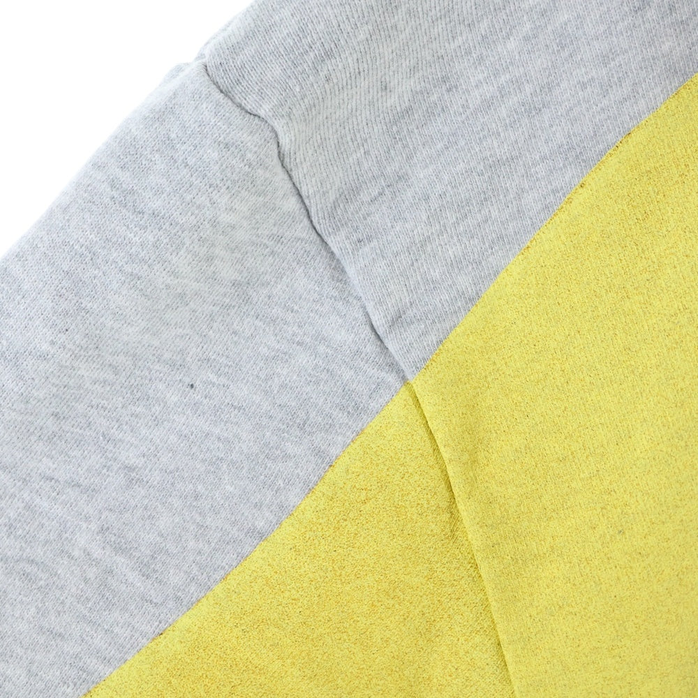 J.W.ANDERSON(ジェー ダブリュー アンダーソン) トロンプルイユ プリント ロゴ刺繍 クルーネック プルオーバースウェットトレーナー グレー/イエロー JW0170PG1216907