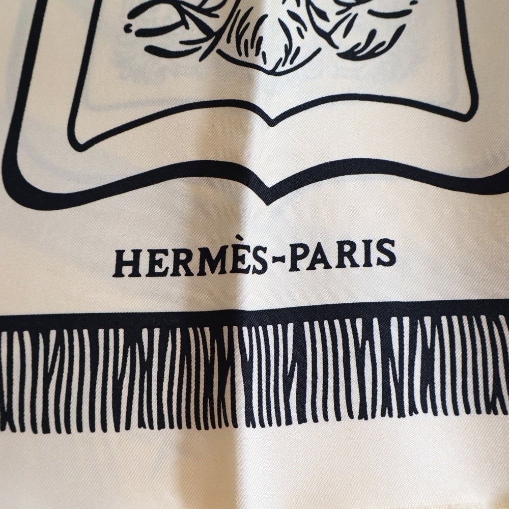 HERMES(エルメス) カレ80 サーベル飾袋 フリンジ シルクスカーフ エクリュ×ブラック レディース