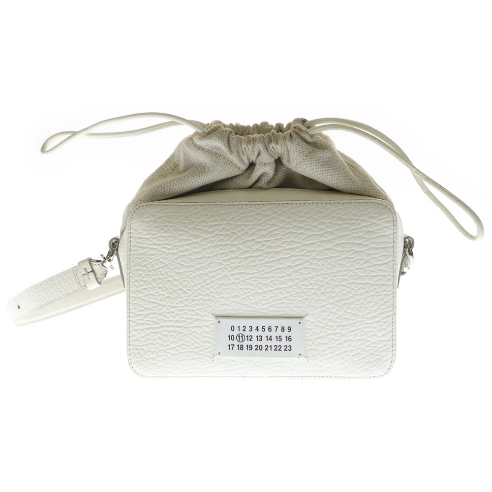 Maison Martin Margiela(メゾンマルタンマルジェラ) 5AC ショルダーバッグ ミニバッグ 巾着バッグ ホワイト レザー SB1WG0018 シルバー金具 レディース