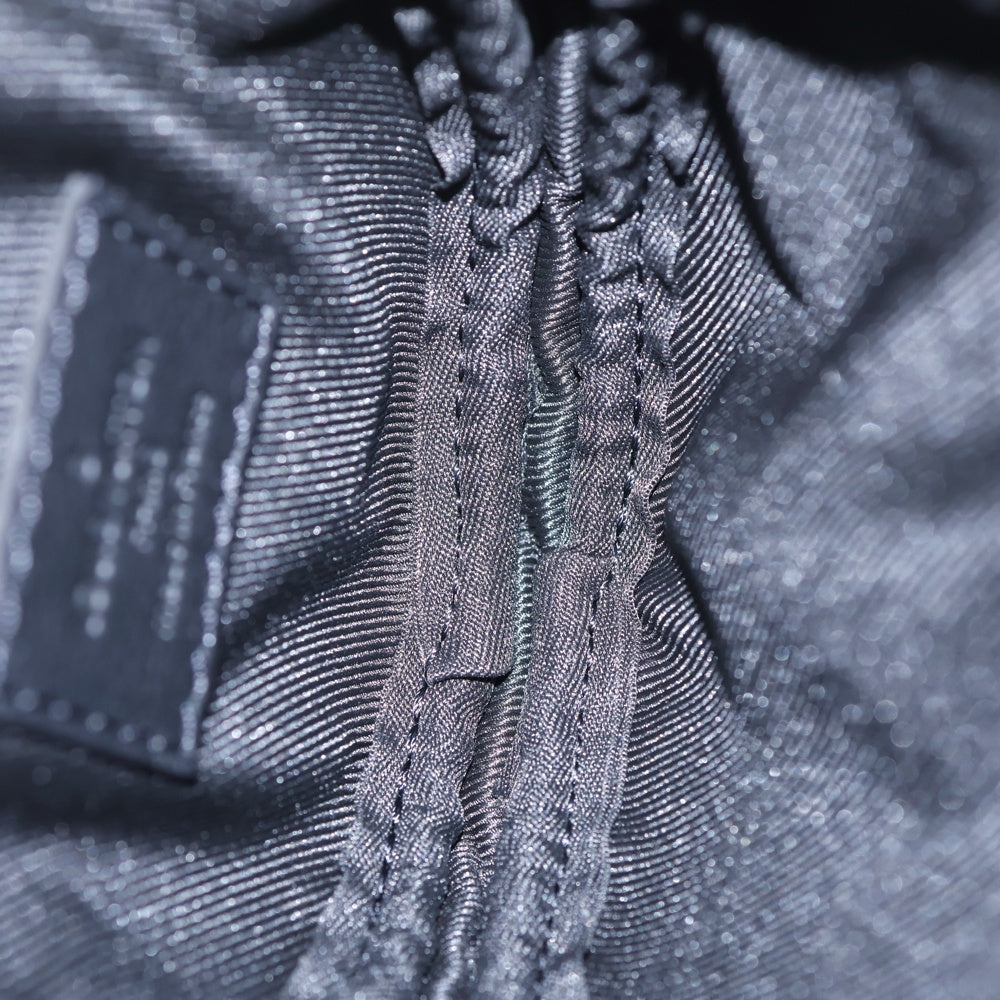 LOUIS VUITTON(ルイヴィトン) デュオ スリングバッグ モノグラム シャドウ エンボスレザー ラウンド ポーチ ブラック M21890