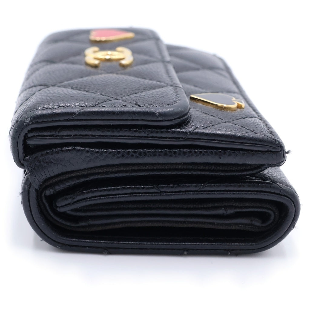CHANEL(シャネル) ココマーク スペード×ハートチャーム 三つ折り財布 コンパクトウォレット コインケース ブラック キャビア ゴールド金具 レディース