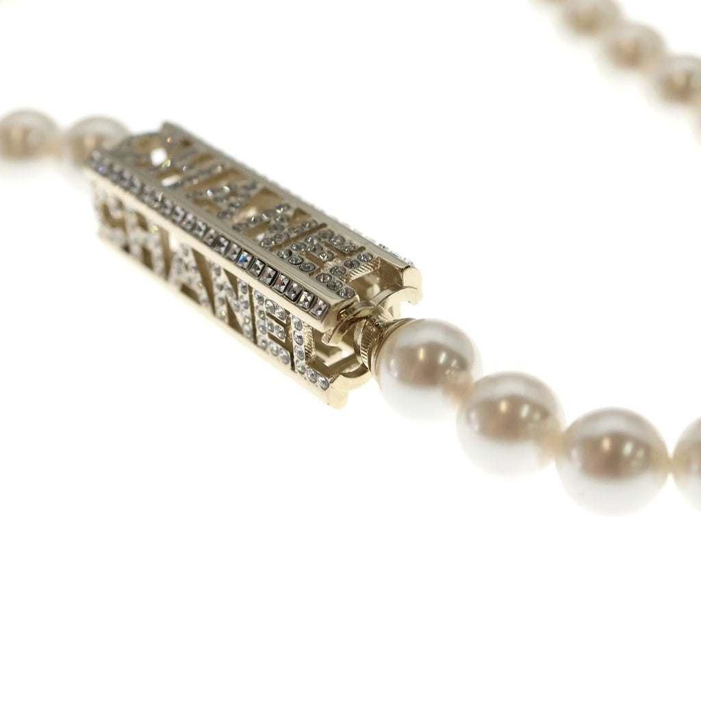 CHANEL(シャネル) ロゴ ネックレス フェイクパール ラインストーン ホワイト ゴールド GP B24C 箱 レディース