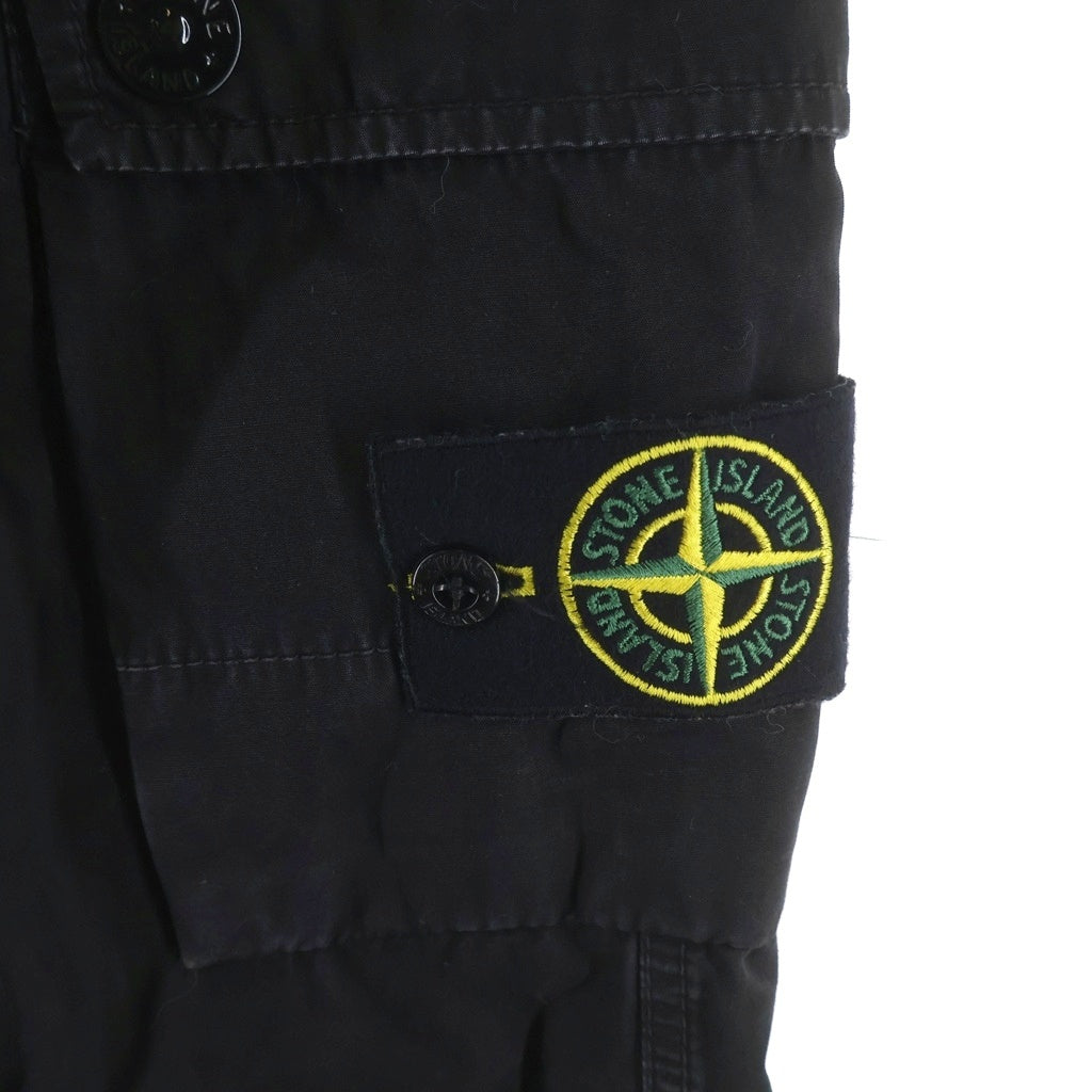 STONE ISLAND(ストーンアイランド) ガーメントダイ エフェクト ロゴパッチ ウォッシュコットン カーゴパンツ ブラック 1015303WA