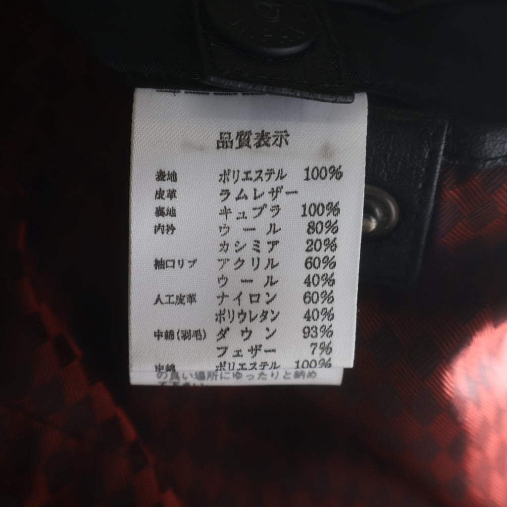 RJB(アールジェイビー) レザー切り替え ファーフード付き ジップアップダウンジャケット ブラック/レッド
