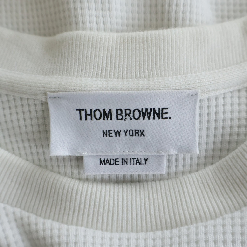 THOM BROWNE(トムブラウン) クラシック フォーストライプ クルーネック ワッフル 長袖スゥエット トレーナー カットソー ホワイト MJT205A-06452-100