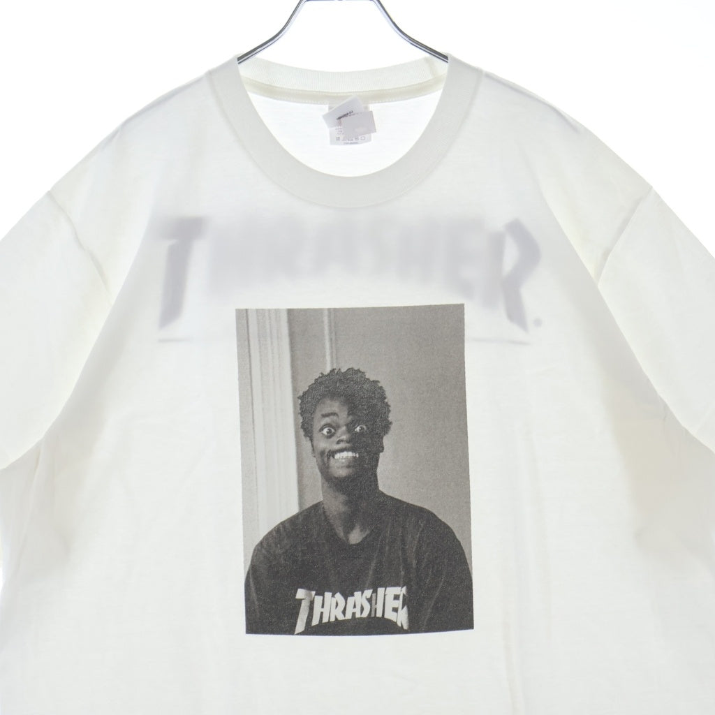 SUPREME(シュプリーム) 24AW ×THRASHER HAROLD TEE スラッシャー ハロルド プリントロゴ 半袖Tシャツ カットソー ホワイト