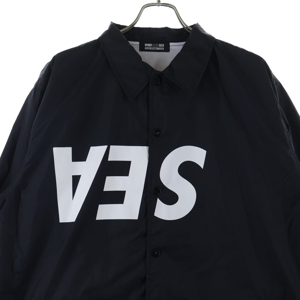 WIND AND SEA(ウィンダンシー) 23AW ×GOD SELECTION XXX COACH JACKET ゴッドセレクションXXX プリントロゴ ナイロンコーチジャケット ブラック