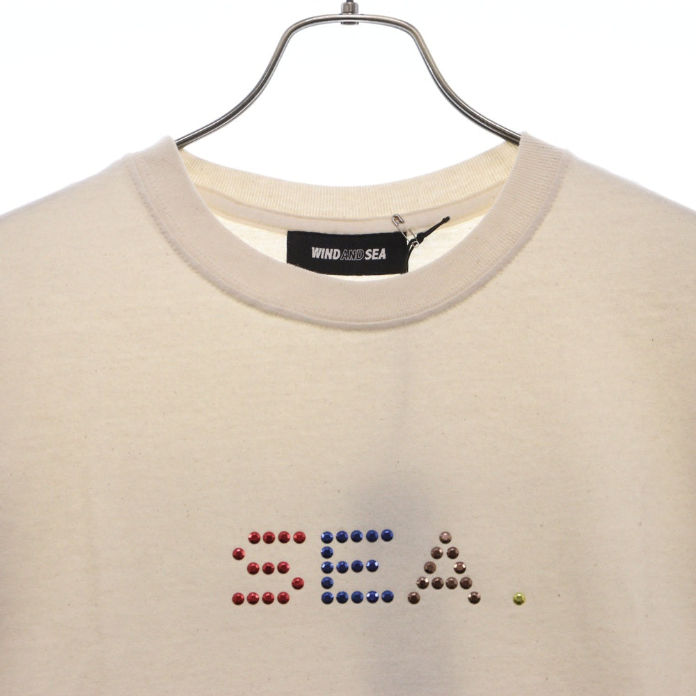 WIND AND SEA(ウィンダンシー) × SOPHNET WDS RHINESTONE SEA TEE ソフネット ラインストーン ロゴ クルーネック 半袖Tシャツ カットソー ベージュ WDS-SPNT-01