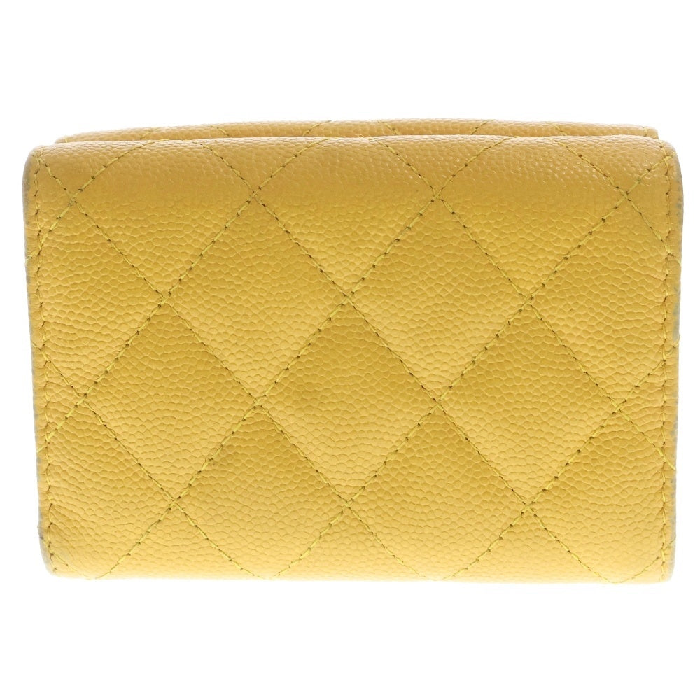 CHANEL(シャネル) マトラッセ クラシック スモール フラップ キャビアスキン ウォレット 三つ折り財布 イエロー レディース AP0230 26番台