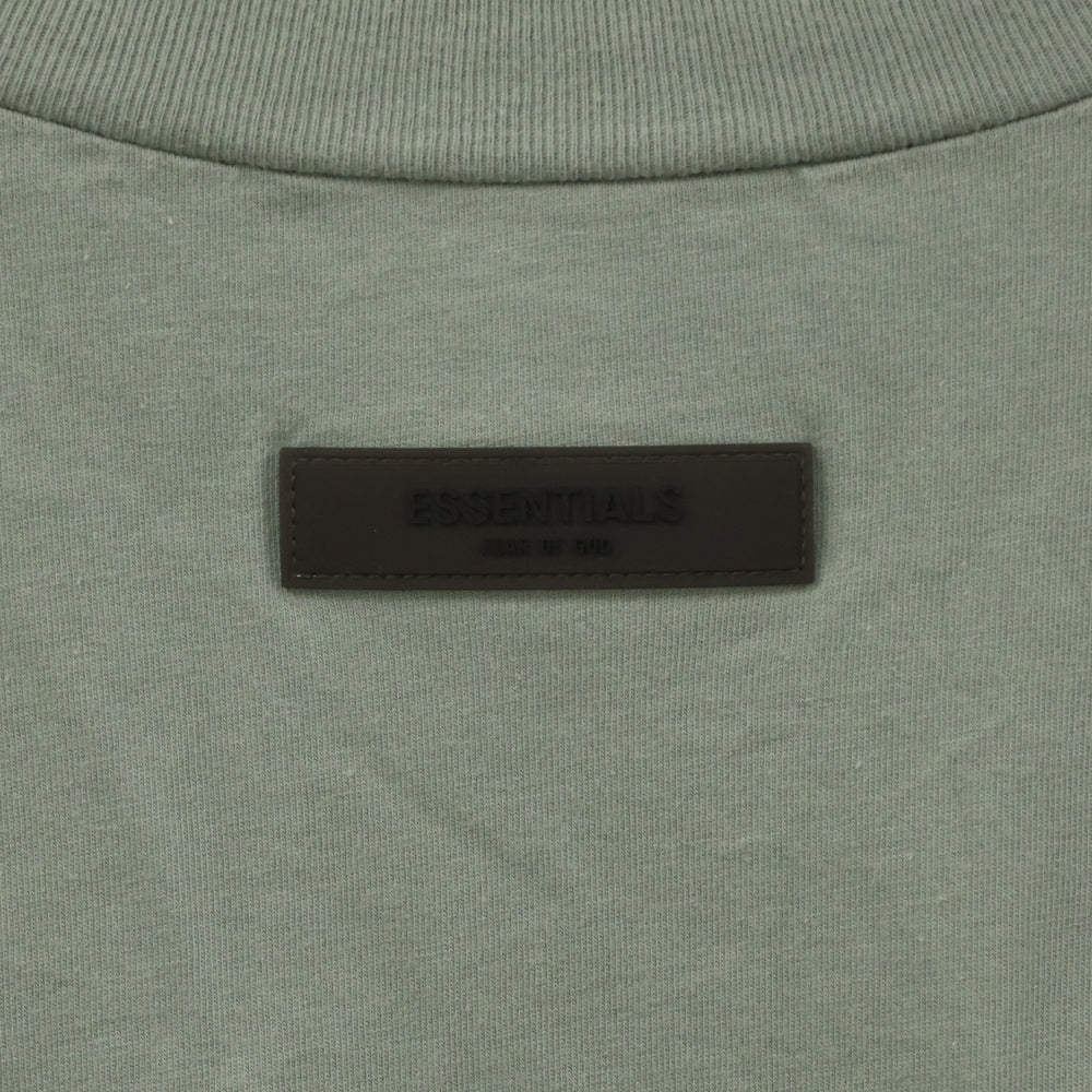 FEAR OF GOD ESSENTIALS(フィアオブゴッド エッセンシャルズ) L/S T-SHIRT フロントラバーロゴ 長袖Tシャツ ロンT グリーン