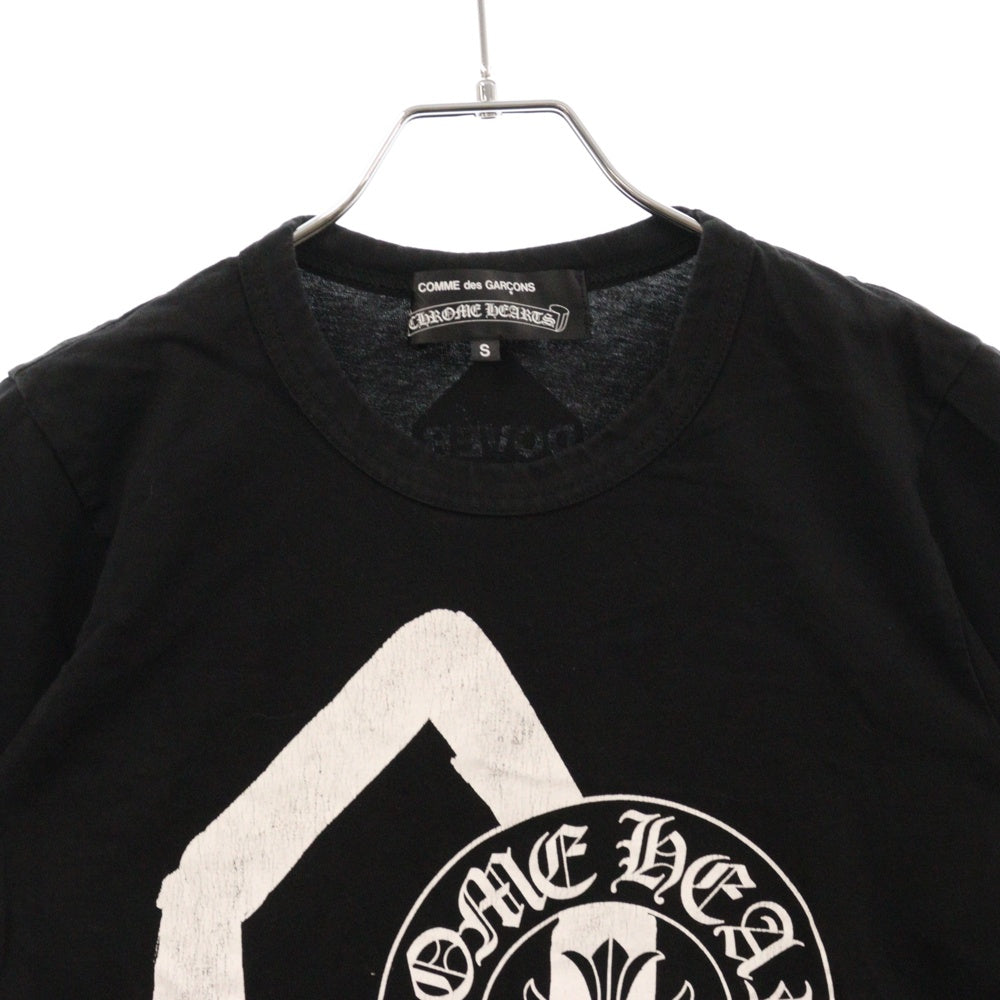 CHROME HEARTS(クロムハーツ) ×COMME des GARCONS CH LOGO TEE コムデギャルソン DSM別注 スクロールラベルプリント 半袖Tシャツ カットソー ブラック レディース ZI-T003