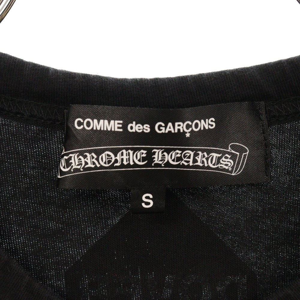CHROME HEARTS(クロムハーツ) ×COMME des GARCONS CH LOGO TEE コムデギャルソン DSM別注 スクロールラベルプリント 半袖Tシャツ カットソー ブラック レディース ZI-T003