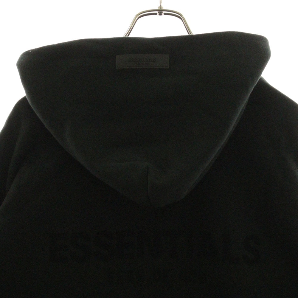 FEAR OF GOD ESSENTIALS(フィアオブゴッド エッセンシャルズ) Flocky Back Logo Sweat Pullover Parka フロッキーバックロゴプリントスウェットプルオーバーパーカー ブラック