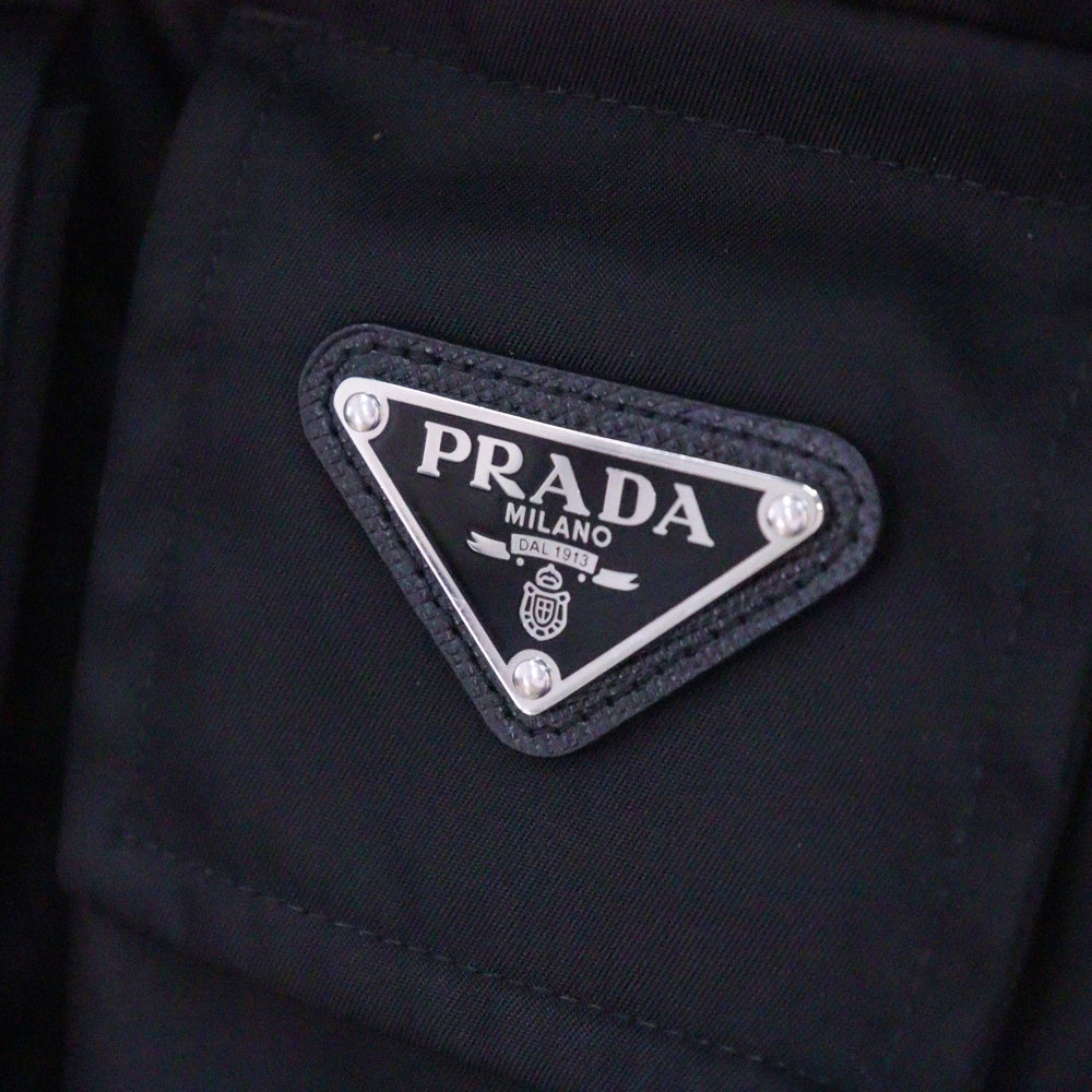 PRADA(プラダ) 24SS RE-NYLON リナイロン 三角プレート マルチポケット オープンカラー 半袖シャツ ブラック SC768 S000 1WQ8