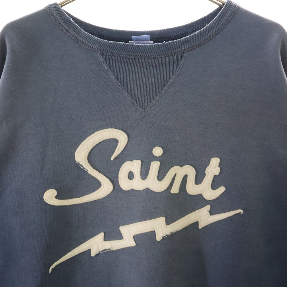 SAINT MICHAEL(セントマイケル) 25SS SAINT CRW-N SWEAT ヴィンテージ加工 フロントワッペンロゴ クルーネックスウェットトレーナー ブルー SM-HR8-0000-046