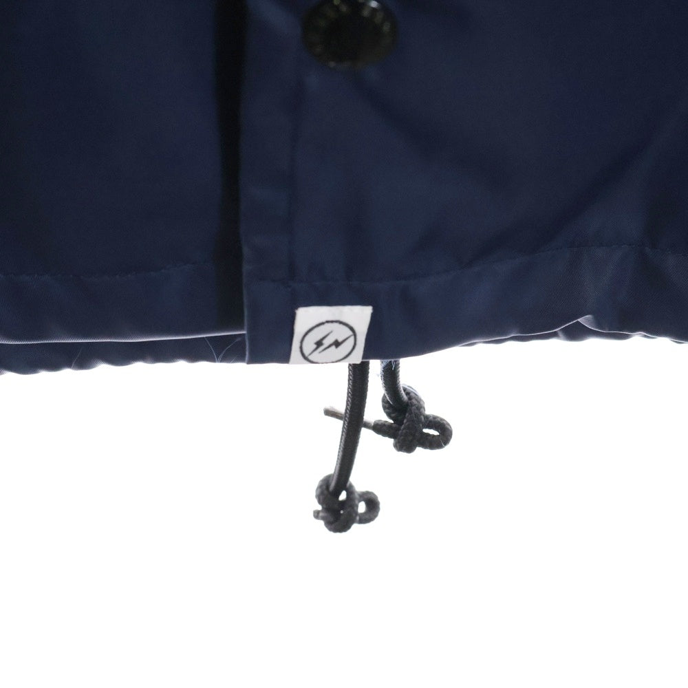 GOD SELECTION XXX(ゴッドセレクショントリプルエックス) ×FRAGMENT DESIGN COACH JACKET フラグメント バックロゴプリント コーチジャケット ネイビー GX-S23-FJK-01