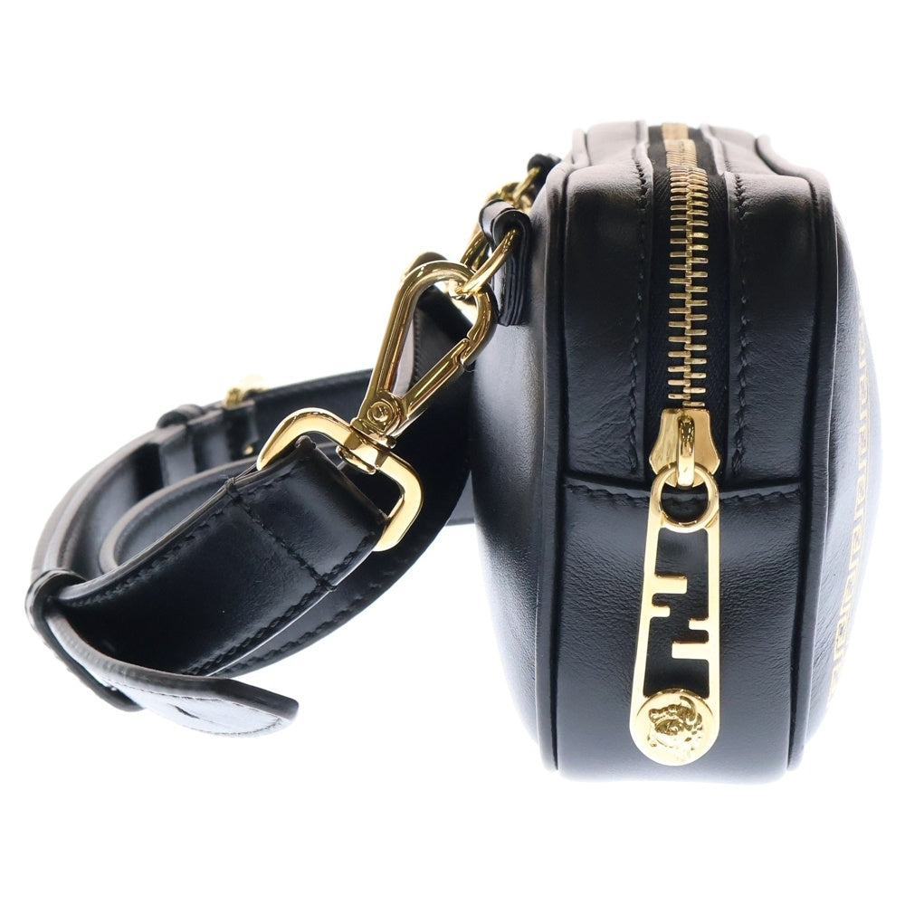 FENDI(フェンディ) × VERSACE FENDACE ヴェルサーチ フェンダーチェ ロゴスタンプ レザー ショルダーバッグ ブラック/ゴールド 7M0285