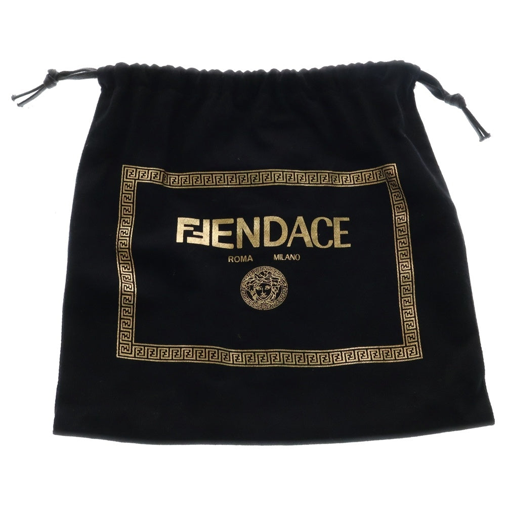 FENDI(フェンディ) × VERSACE FENDACE ヴェルサーチ フェンダーチェ ロゴスタンプ レザー ショルダーバッグ ブラック/ゴールド 7M0285