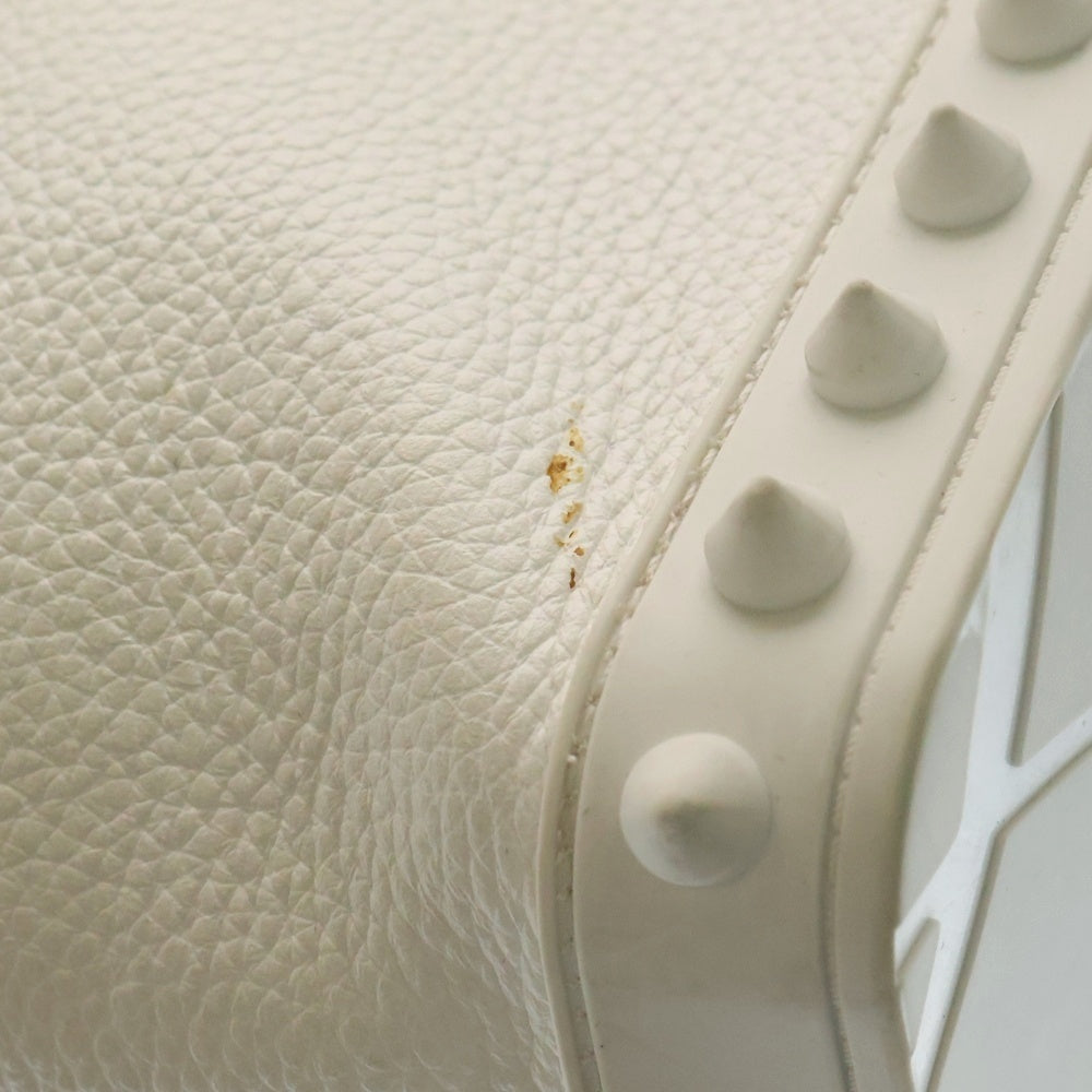 CHRISTIAN LOUBOUTIN(クリスチャンルブタン) スパイクスタッズ ロゴパッチ付き シルバー金具 レザーリュックサック バックパック ホワイト