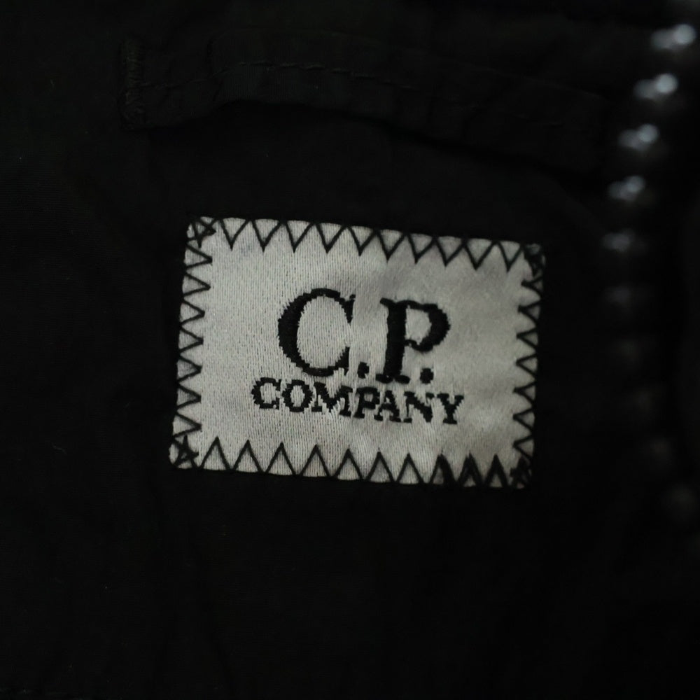 C.P. Company(シーピーカンパニー) Chrome-R HOODED JACKET フーデッドジップアップナイロンジャケット ブラック 16CM0W036A 005904G