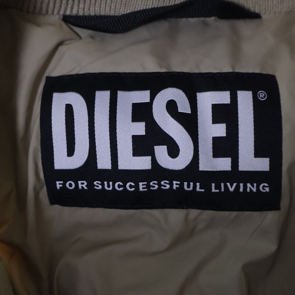 DIESEL(ディーゼル) W-BRIGGGS 胸ラバーロゴ 袖ラインステッチ ジップアップ中綿ジャケット ベージュ A03029